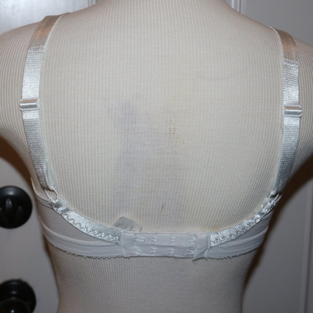 Jadee 34b Bra Has Inserts/Pockets But No Pads To … - image 5